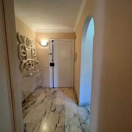 Apartment Charming 2-bed In *